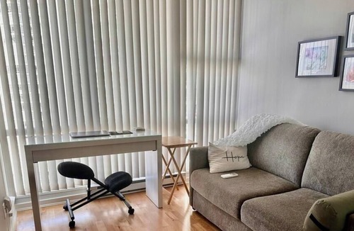 Yaletown Apartment | Beautiful 2 bedroom 2 bathroom sub penthouse with Den