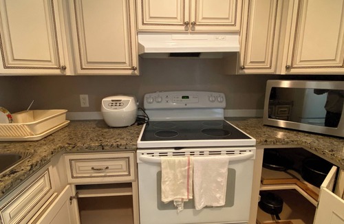 Douglas House | Beautiful 2B2B suite close Peace Arch&White Rock