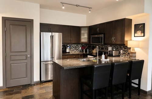 South Pandosy Condo | Beautiful 3 Bedroom, 2 Bathroom Condo in Kelowna. Huge Corner Balcony!