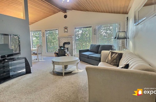 Malahat Cabin | Beautiful 3 Bedroom Cabin in Nature