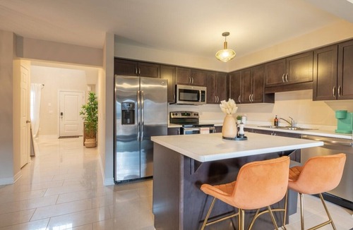Niagara Falls House | Beautiful 3bed/3bath 6 Mins to Falls/Free Parking