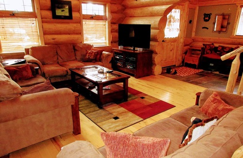 East Kootenay House | Beautiful 5 Bedroom Log Cabin