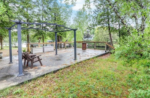 Fenelon Falls Cottage | beautiful 7 bedroom cottage waterfront