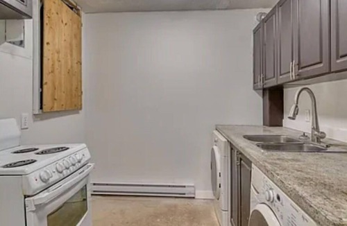 West Sechelt Cottage | Beautiful And Private Cottage Nestled Away In Upper West Sechelt (pet friendly)