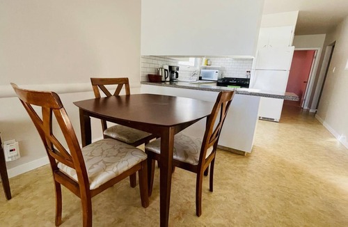 Regina House | Beautiful & Bright 03 Bedrooms on the main floor.