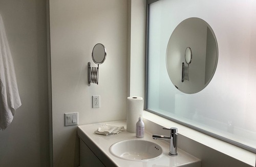 West Sechelt Apartment | beautiful bright cozy suite, 5 min from beach