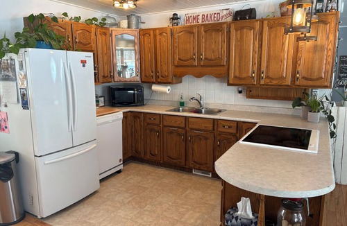 New Bothwell Cabin | Beautiful cabin on the river in St.Malo just steps from the lake!