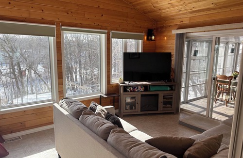 New Bothwell Cabin | Beautiful cabin on the river in St.Malo just steps from the lake!