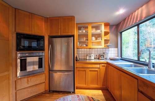 Wilson Creek House | Beautiful Farmhouse & thermal Spa in Forest