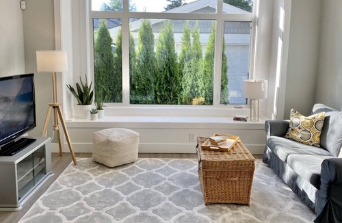 Ladner Apartment | Beautiful Ground Level Private Suite - Walk to Charming Ladner Village!