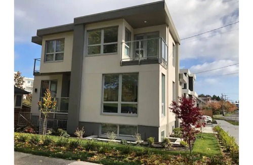 Fairfield House | Beautiful Home on Park