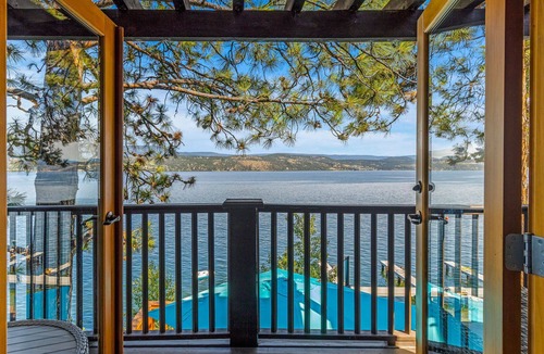 Central Okanagan Cabin | Beautiful Lakefront Cottage Kelowna