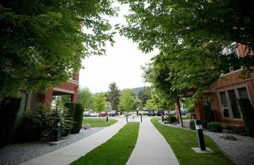 Vernon Condo | Beautiful LAKESIDE RESORT CONDO - Okanagan Lake