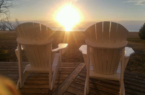 Beaconia Cabin | Beautiful Lakeview Cabin, quiet location, gorgeous sunsets & close to Beaches