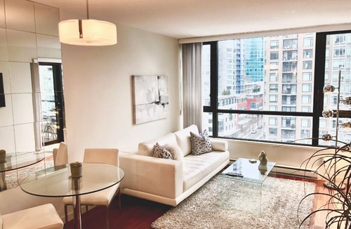 Yaletown Apartment | Beautiful Luxury Suite next to BC Place Stadium! Walk to MAJOR INTERNATIONAL SPORTING EVENT 2026 World Cup