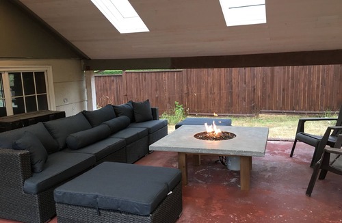 Sidney House | Beautiful Ocean View Suite Near the Airport, Ocean and Wineries!