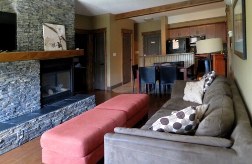 Radium Hot Springs House | Beautiful Radium Mountain Escape 2 Br Condo+Den