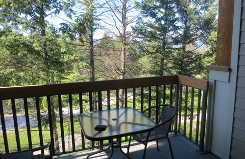 Radium Hot Springs House | Beautiful Radium Mountain Escape 2 Br Condo+Den