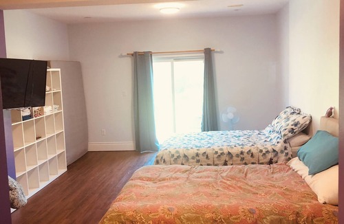 Barrie Apartment | BeAuTiFuL RaVen property near the Lake