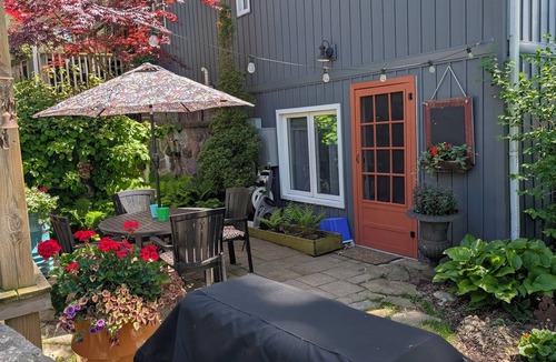 Port Burwell Apartment | Beautiful, relaxing lakeside getaway amid lush gardens and stunning views