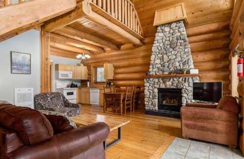 Golden Ski Chalet | Beautiful Rustic Chalet in the Heart of Rockies