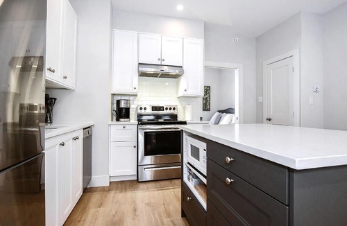 South End Apartment | Beautiful South End Apartment - Includes parking!