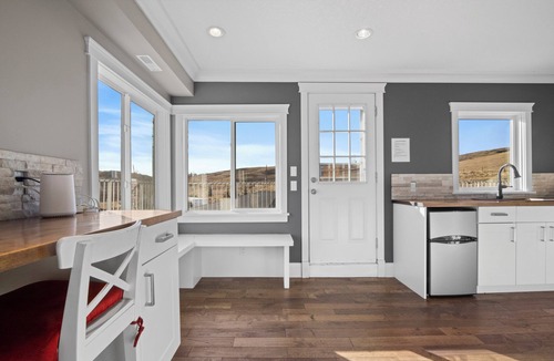 Calgary House | Beautiful Spacious 6 Bedroom Acreage