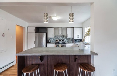 Bedford Apartment | Beautiful & Spacious Apt, AC