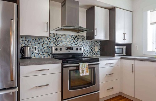 Bedford Apartment | Beautiful & Spacious Apt, AC