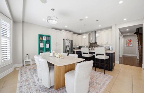 Brampton House | Beautiful Spacious Family Home