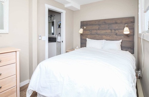 Central Okanagan Cabin | Beautiful Three Bed Lakefront Cabin - Seclusion Bay (Cabin #7)