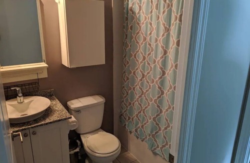 Davenport House | Beautiful Three Story Townhouse + Parking + Patios