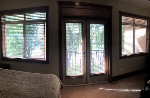 Osoyoos House | Beautiful Waterfront 3 Bedroom Townhome