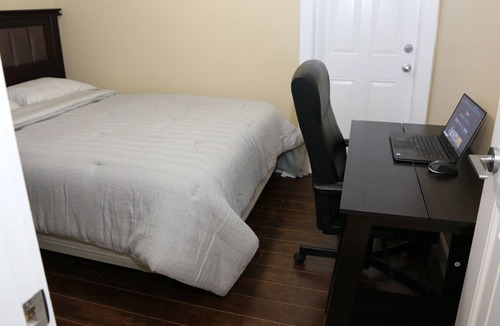 Sunset Apartment | Beautiful well equiped + centrally located private one bedroom suite
