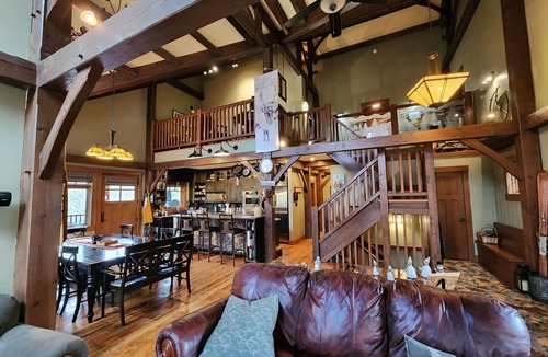 Alpine Trails House | Beautiful Winter Getaway Home