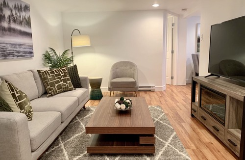 Gonzales House | Beautifully furnished 2 bed suite in great location