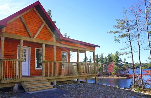 Queens House | Beautyful Chalet with lakefront incl. access to private islands