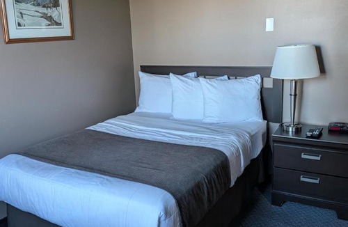 Algoma District Hotel | Beaver Motel