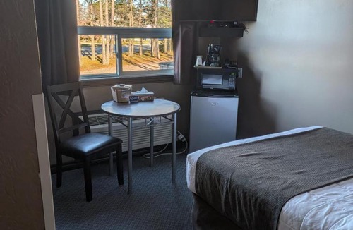 Algoma District Hotel | Beaver Motel
