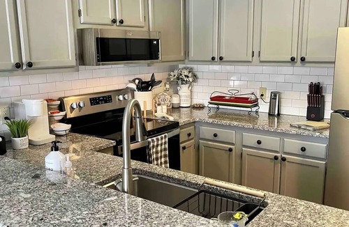 Banner Elk Condo | Beechside Breeze Luxury Condo with Pool & Hot tub