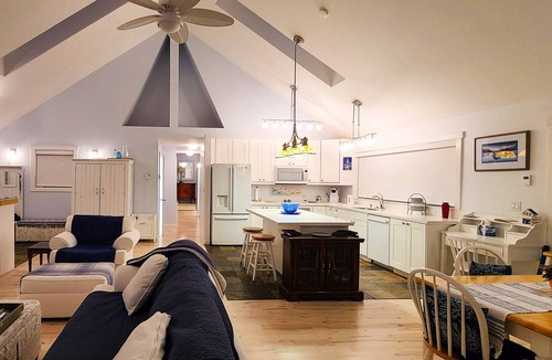 Davis Bay House | Bella White House by IRIS PROPERTIES!