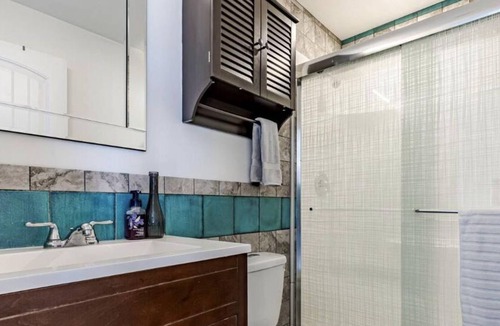 Southeast Edmonton House | BEST ROOM WITH LAKEVIEW
