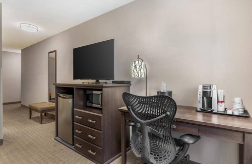 Aldergrove Hotel | Best Western Plus Country Meadows Inn