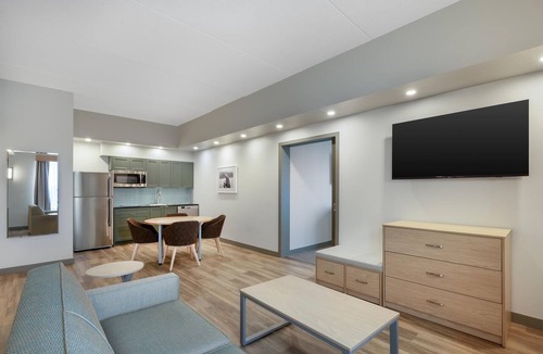 Lindsay Hotel | Best Western Plus Kawartha Lakes Hotel & Suites