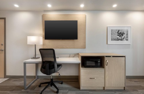 Lindsay Hotel | Best Western Plus Kawartha Lakes Hotel & Suites