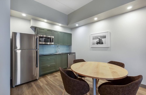 Lindsay Hotel | Best Western Plus Kawartha Lakes Hotel & Suites