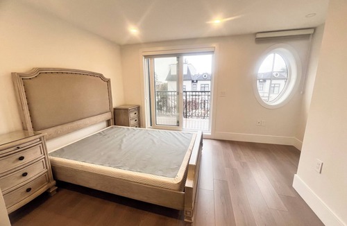Kerrisdale House | Big 3 bed+ 3 Bath townhome with rooftop views