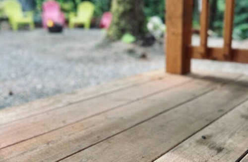 Regional District of Nanaimo Cabin | Bigfoot’s Bungalow | Fire Pit-Woodstove-Large Deck