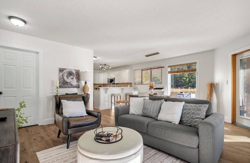 Radium Hot Springs Condo | Bighorn Manor | Central | Wood Fireplace | Views