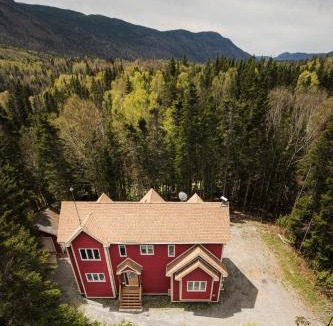 Humber Valley House | Birch Grove Chalet, Hot Tub, Golf, Private Forest
